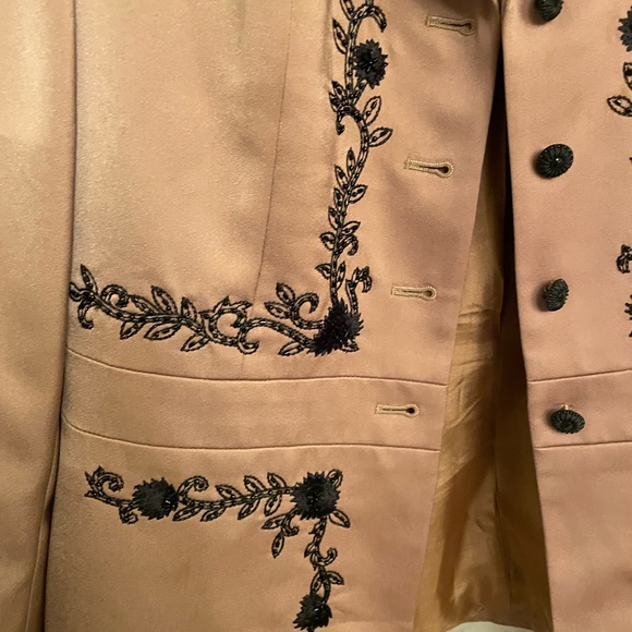 Embroidered Blazer - Picture 5 of 5